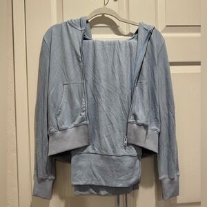 Quisen Two-Piece Set 
Light blue 
Size Small